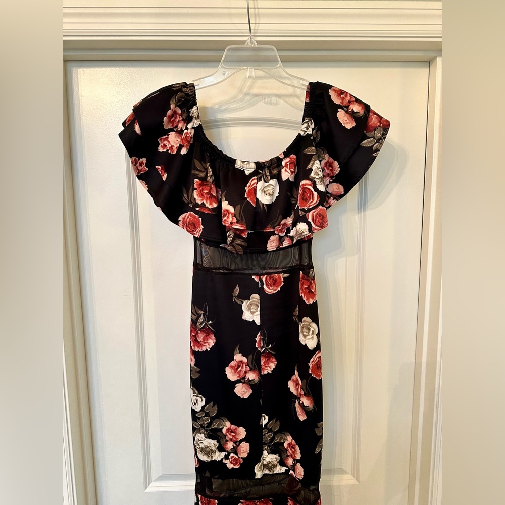 Minette - STUNNING Black and Floral Fit & Flare Off The Shoulder Dress! - Picture 7 of 9